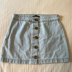 FOREVER 21 MINI DENIUM SKIRT WITH BUTTONS - SIZE S